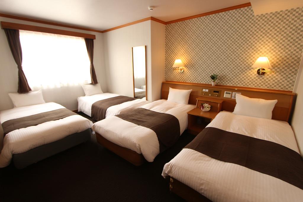 Hotel Livemax Budget Naha Tomarikou Екстер'єр фото