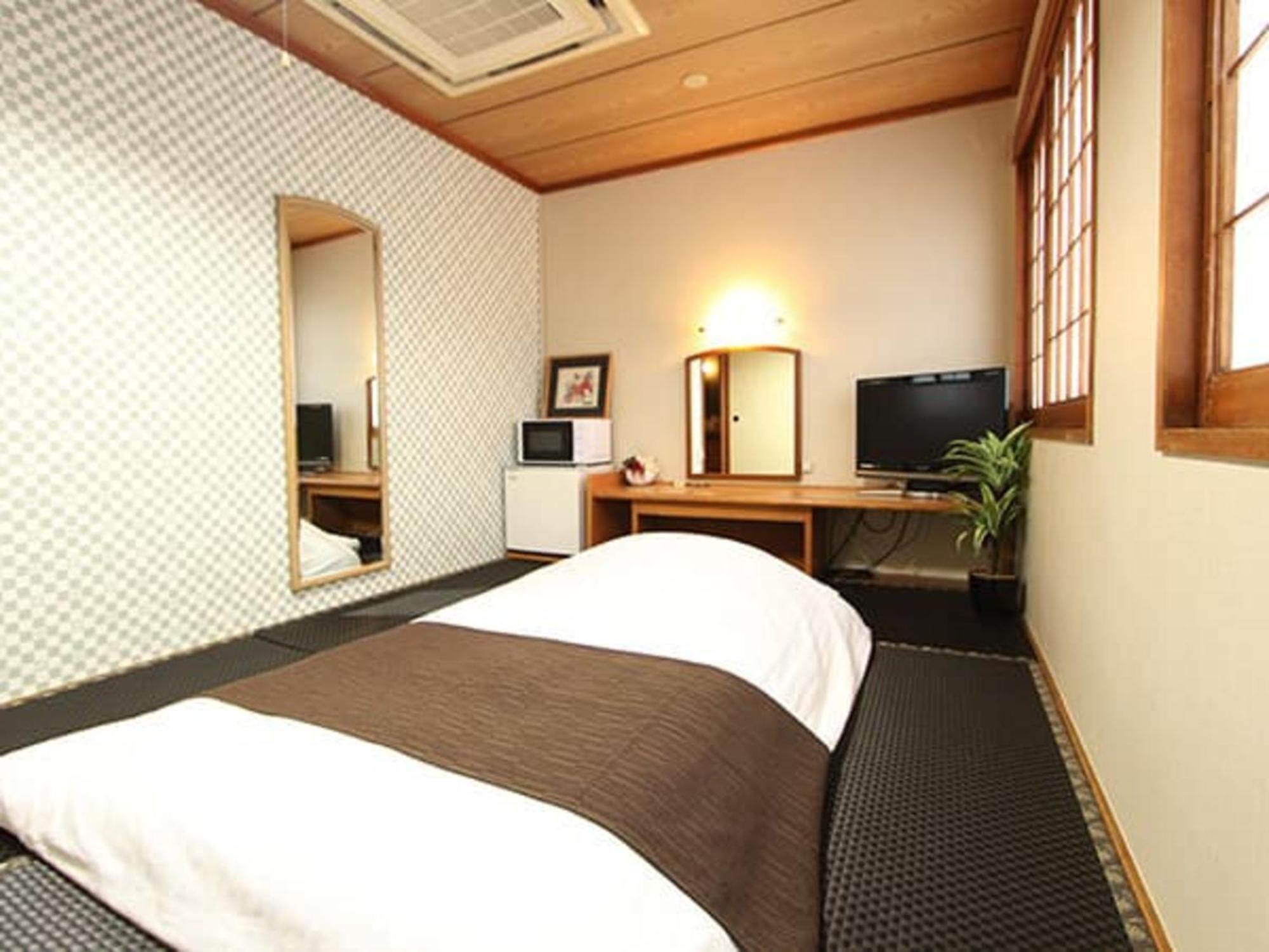 Hotel Livemax Budget Naha Tomarikou Екстер'єр фото