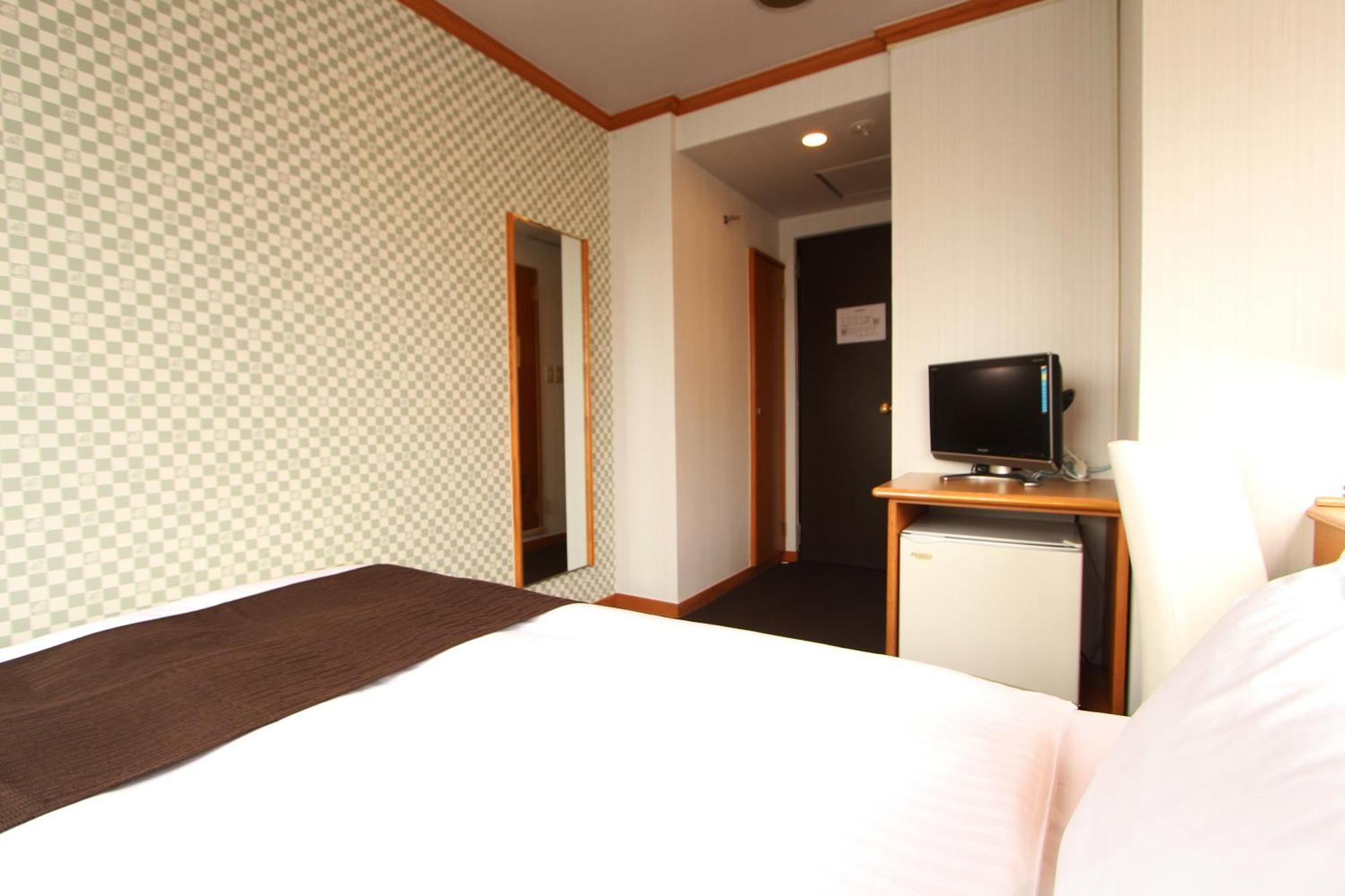 Hotel Livemax Budget Naha Tomarikou Екстер'єр фото