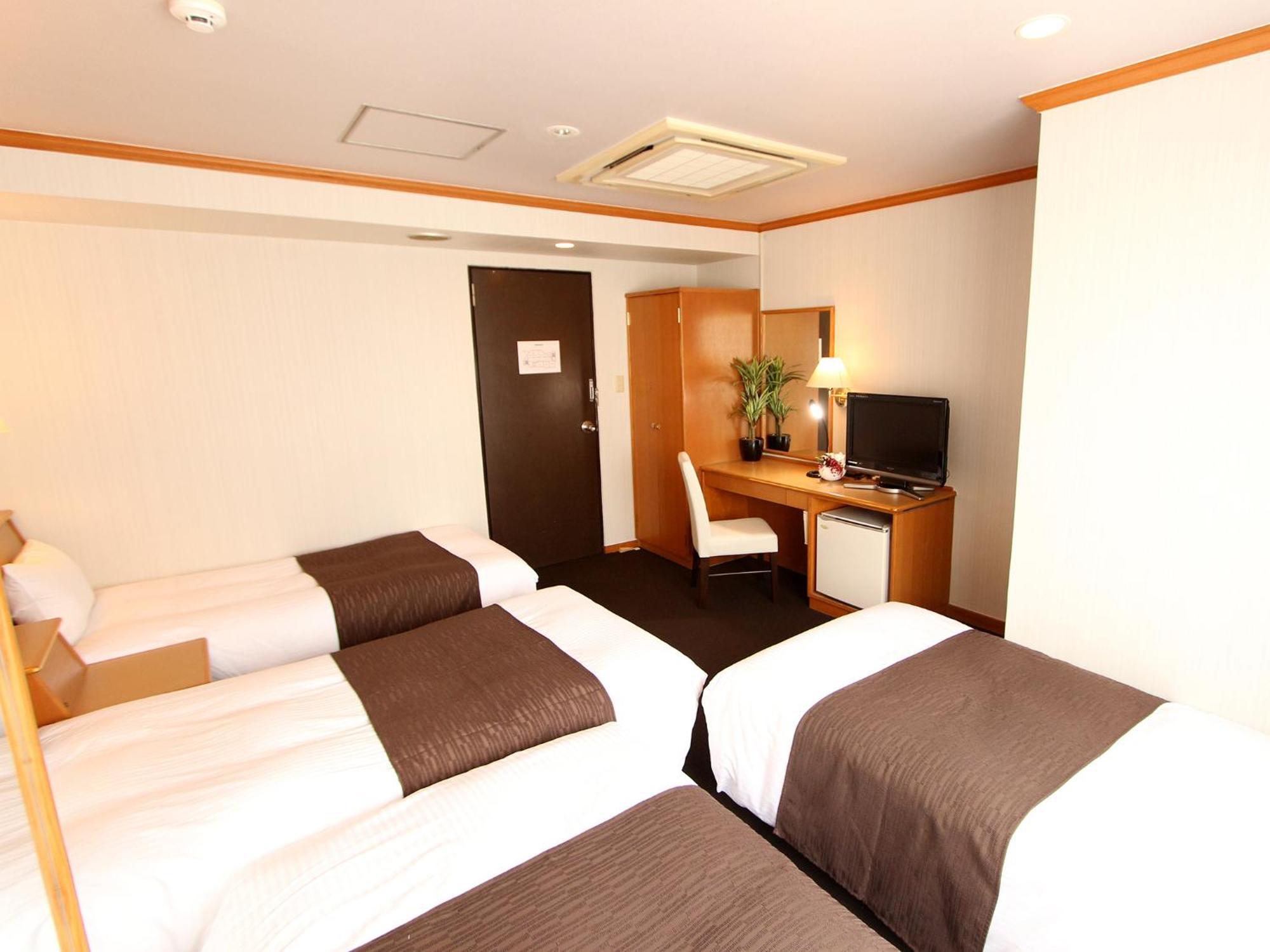 Hotel Livemax Budget Naha Tomarikou Номер фото