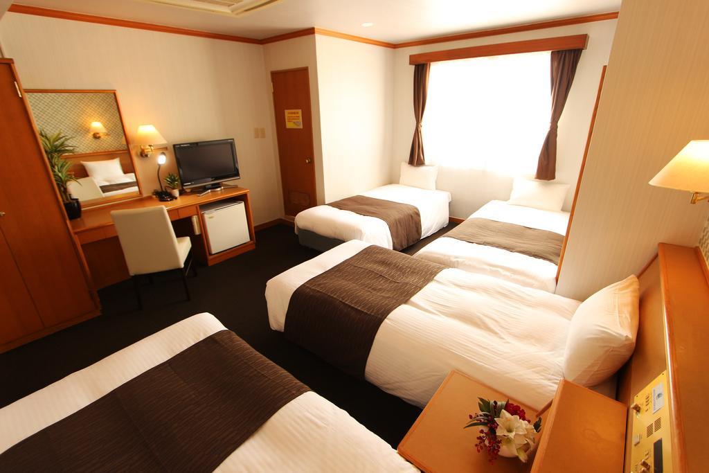 Hotel Livemax Budget Naha Tomarikou Екстер'єр фото