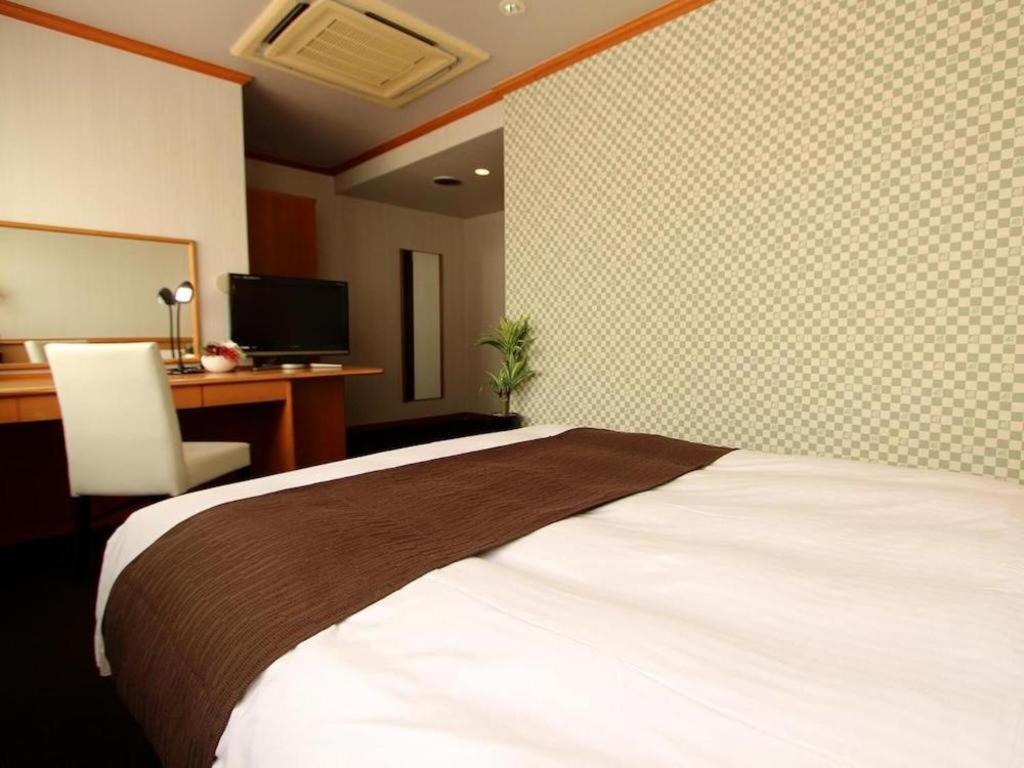 Hotel Livemax Budget Naha Tomarikou Екстер'єр фото