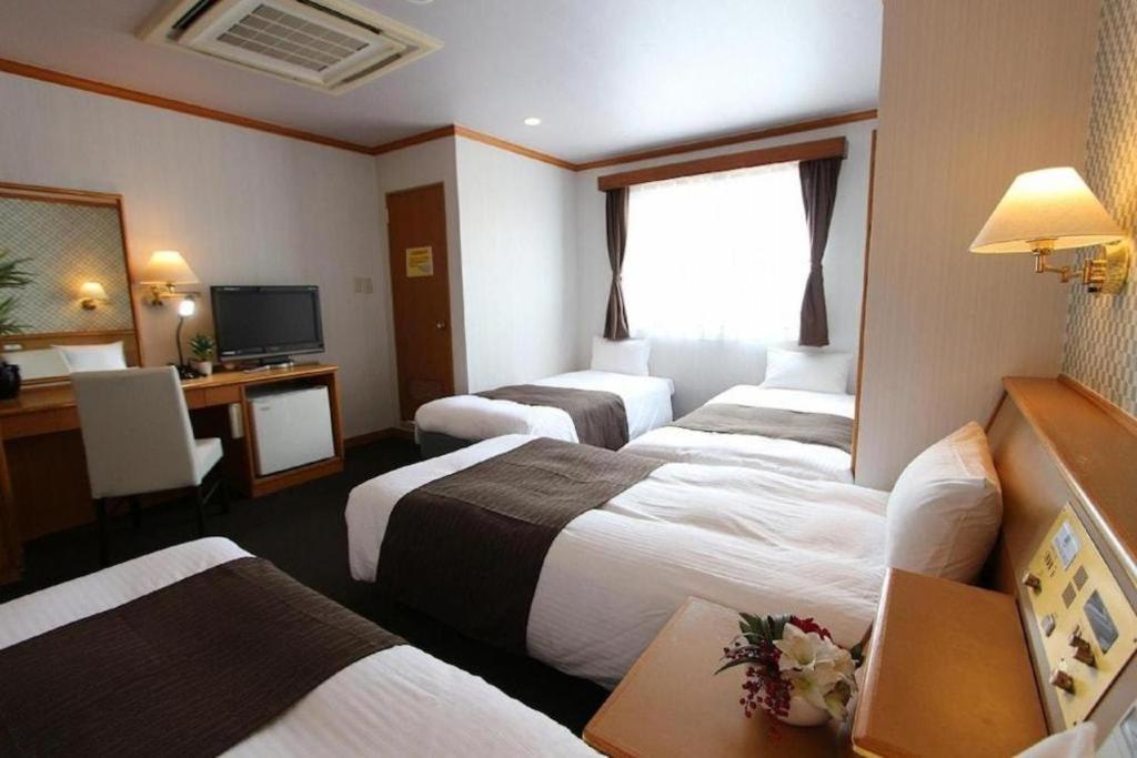 Hotel Livemax Budget Naha Tomarikou Екстер'єр фото