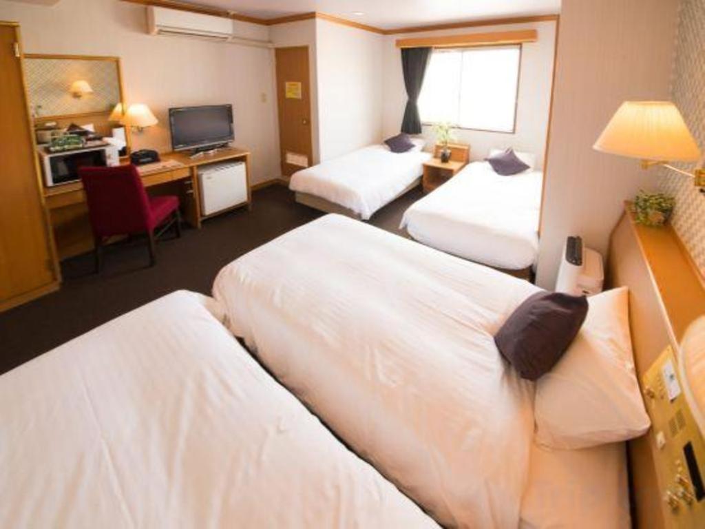 Hotel Livemax Budget Naha Tomarikou Екстер'єр фото