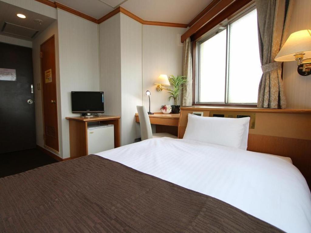 Hotel Livemax Budget Naha Tomarikou Екстер'єр фото