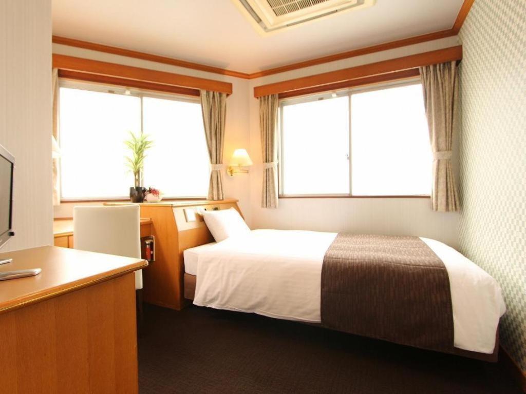 Hotel Livemax Budget Naha Tomarikou Екстер'єр фото