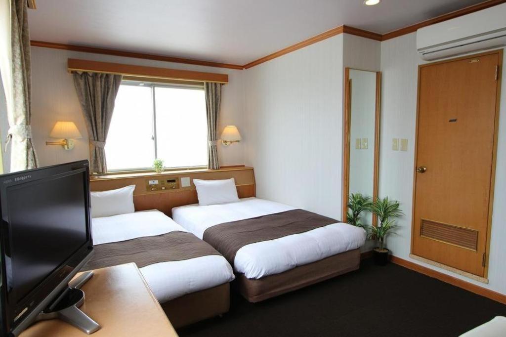 Hotel Livemax Budget Naha Tomarikou Екстер'єр фото
