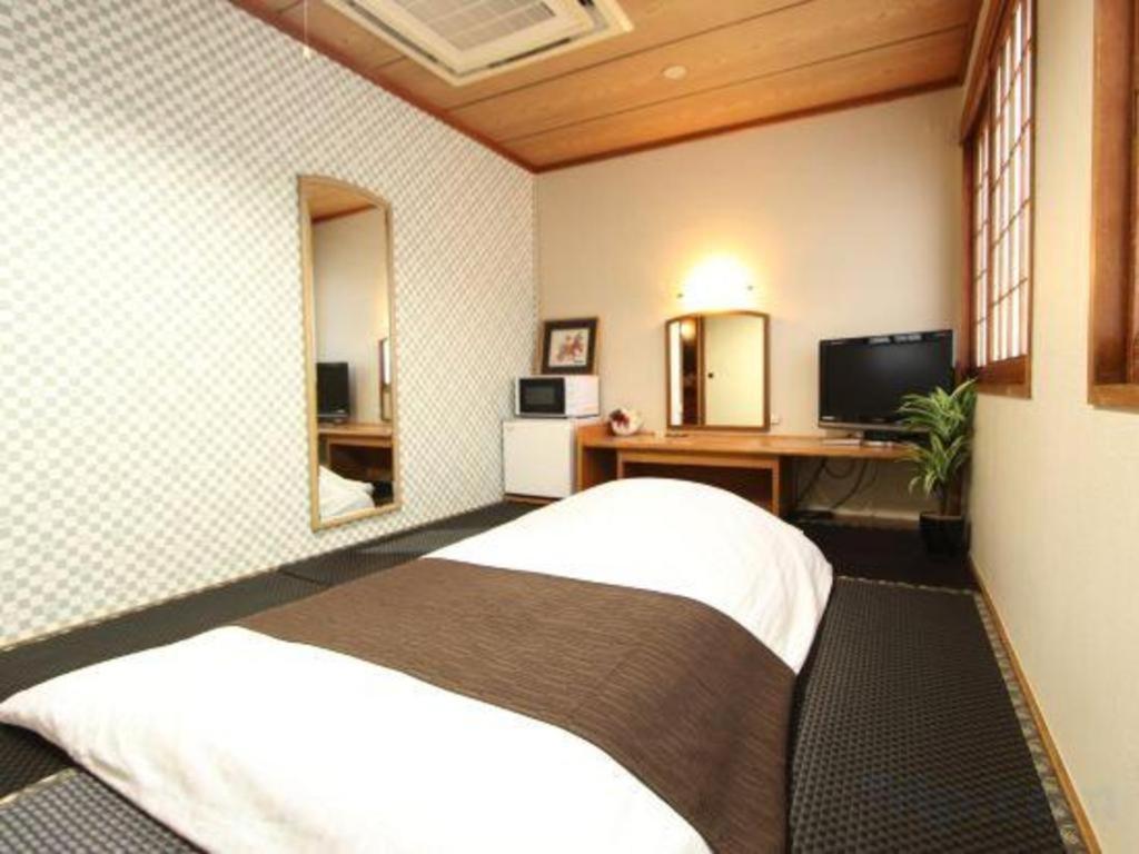 Hotel Livemax Budget Naha Tomarikou Екстер'єр фото