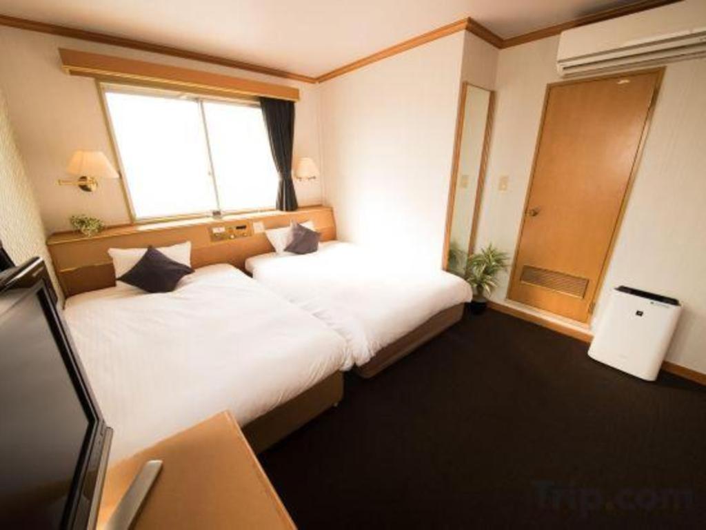 Hotel Livemax Budget Naha Tomarikou Екстер'єр фото
