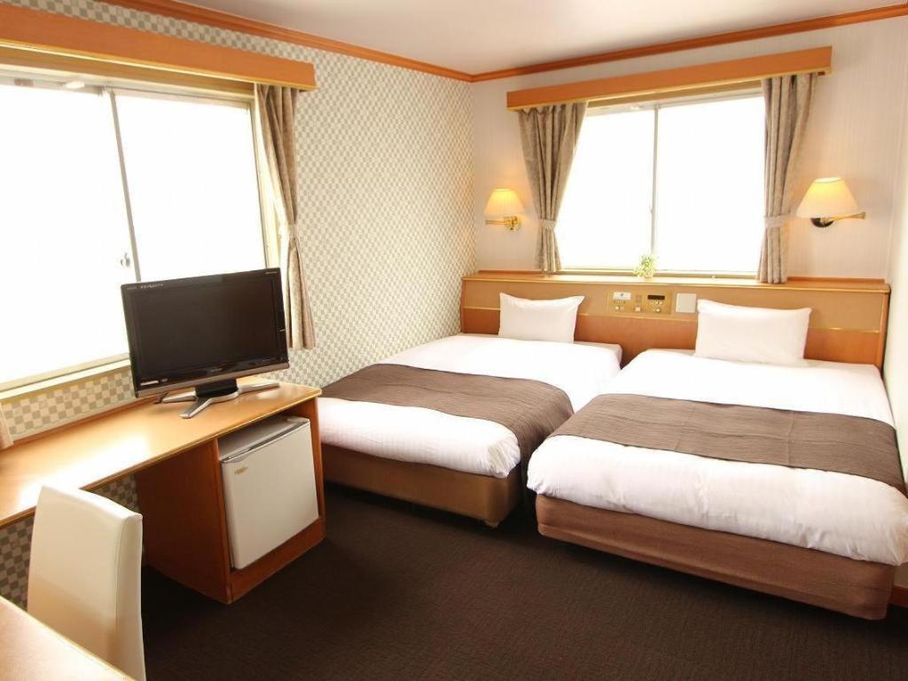 Hotel Livemax Budget Naha Tomarikou Екстер'єр фото
