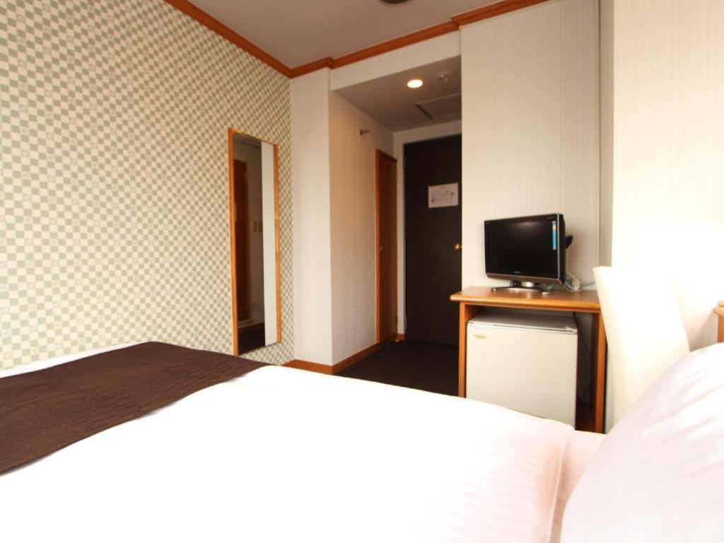 Hotel Livemax Budget Naha Tomarikou Екстер'єр фото