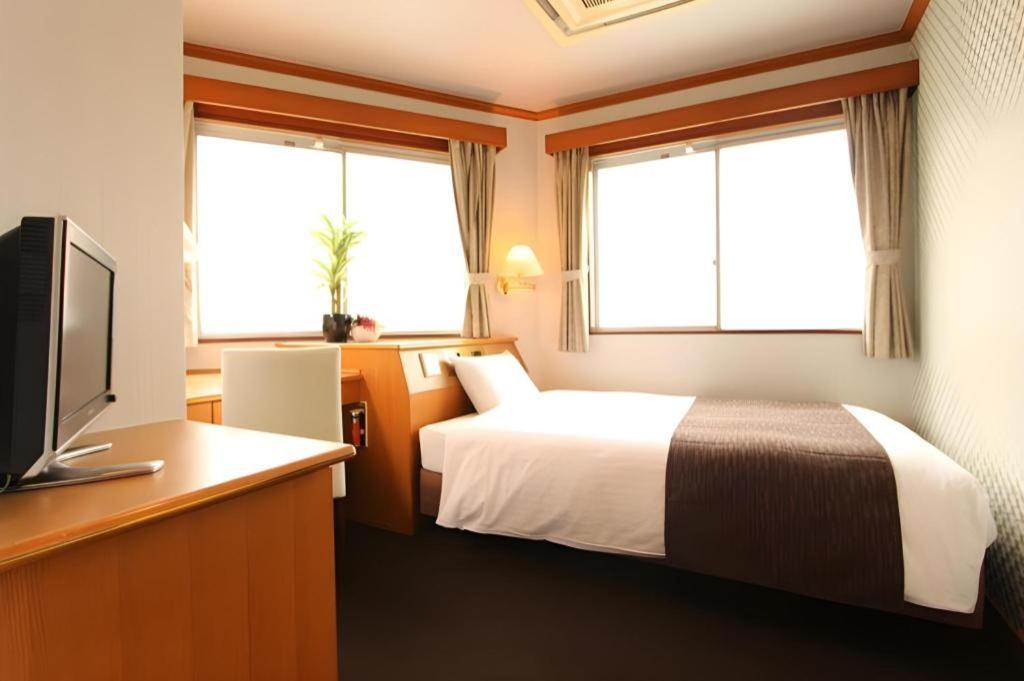 Hotel Livemax Budget Naha Tomarikou Екстер'єр фото
