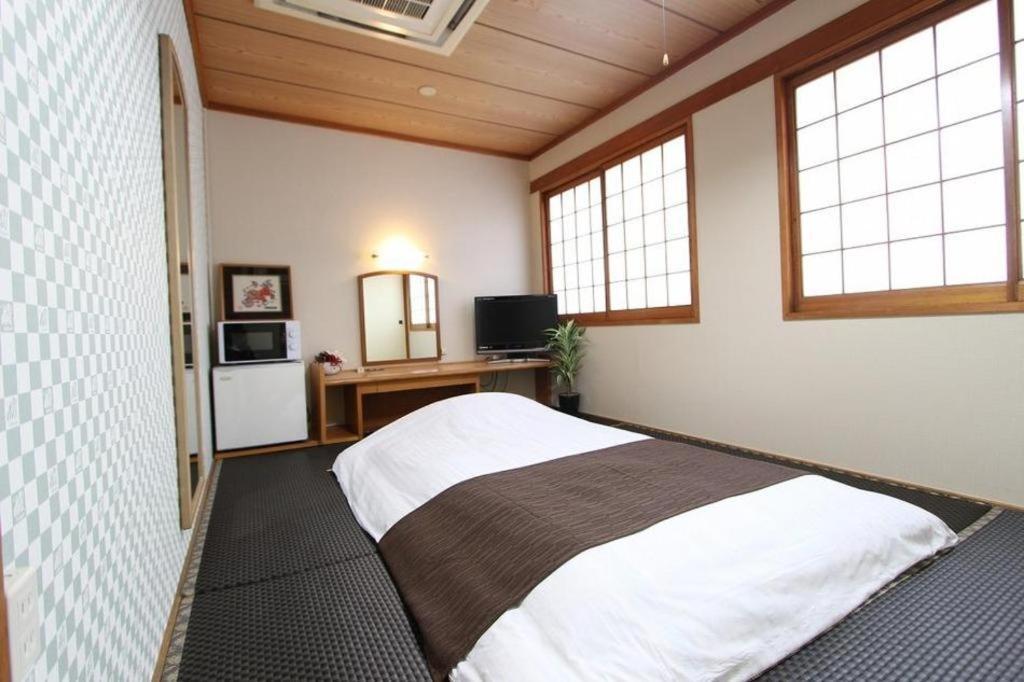 Hotel Livemax Budget Naha Tomarikou Екстер'єр фото
