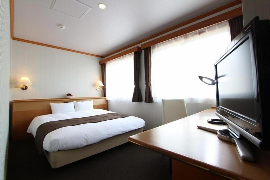 Hotel Livemax Budget Naha Tomarikou Екстер'єр фото