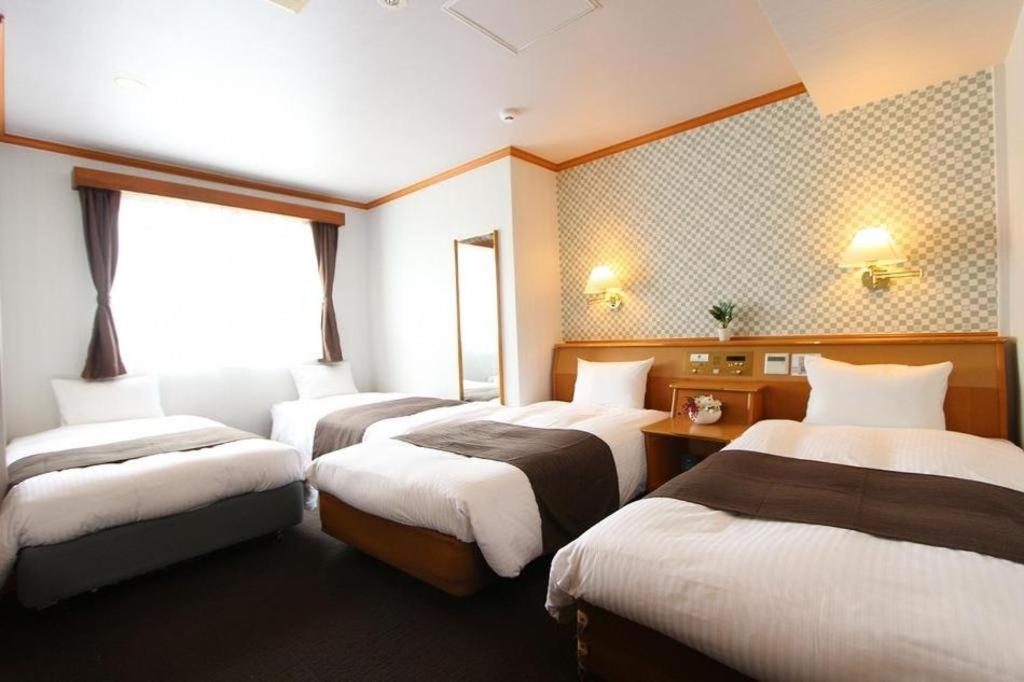Hotel Livemax Budget Naha Tomarikou Екстер'єр фото