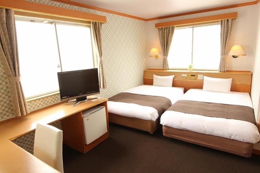 Hotel Livemax Budget Naha Tomarikou Екстер'єр фото