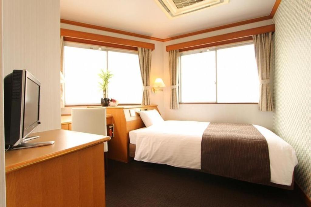 Hotel Livemax Budget Naha Tomarikou Екстер'єр фото