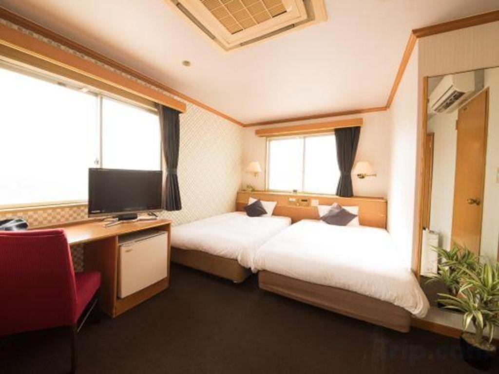Hotel Livemax Budget Naha Tomarikou Екстер'єр фото