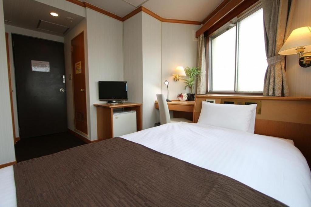 Hotel Livemax Budget Naha Tomarikou Екстер'єр фото