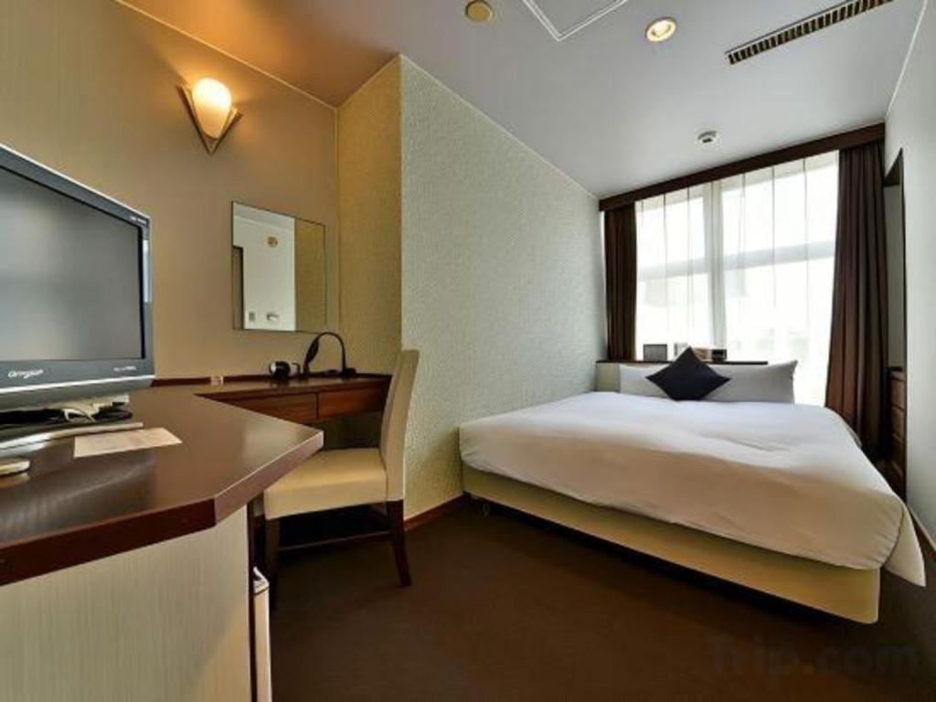 Hotel Livemax Budget Naha Tomarikou Екстер'єр фото