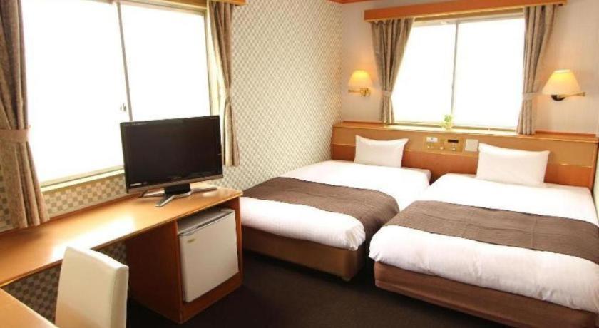 Hotel Livemax Budget Naha Tomarikou Екстер'єр фото