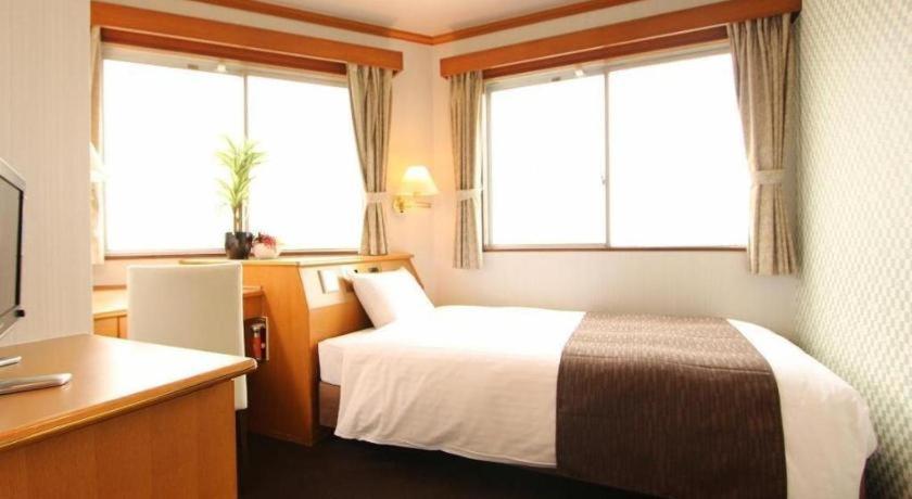 Hotel Livemax Budget Naha Tomarikou Екстер'єр фото