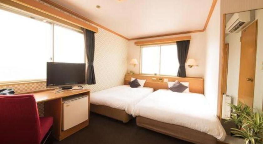 Hotel Livemax Budget Naha Tomarikou Екстер'єр фото