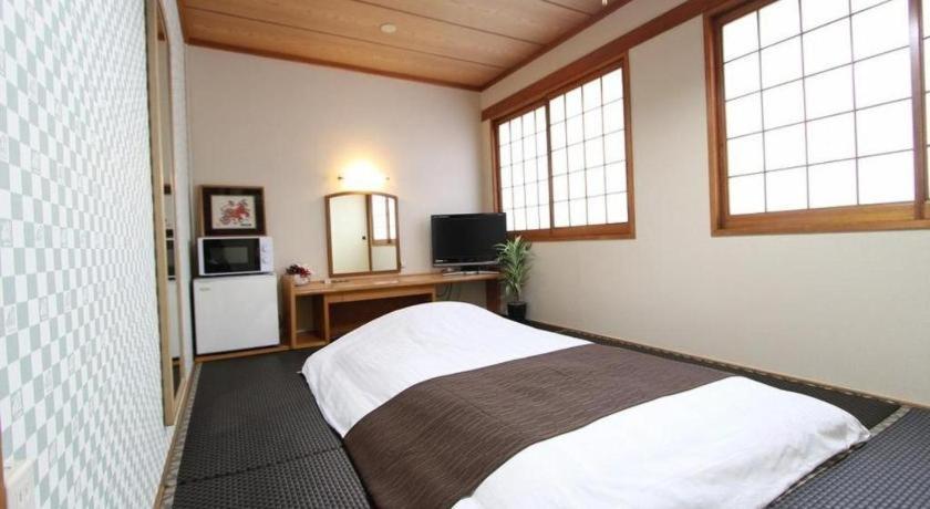Hotel Livemax Budget Naha Tomarikou Екстер'єр фото