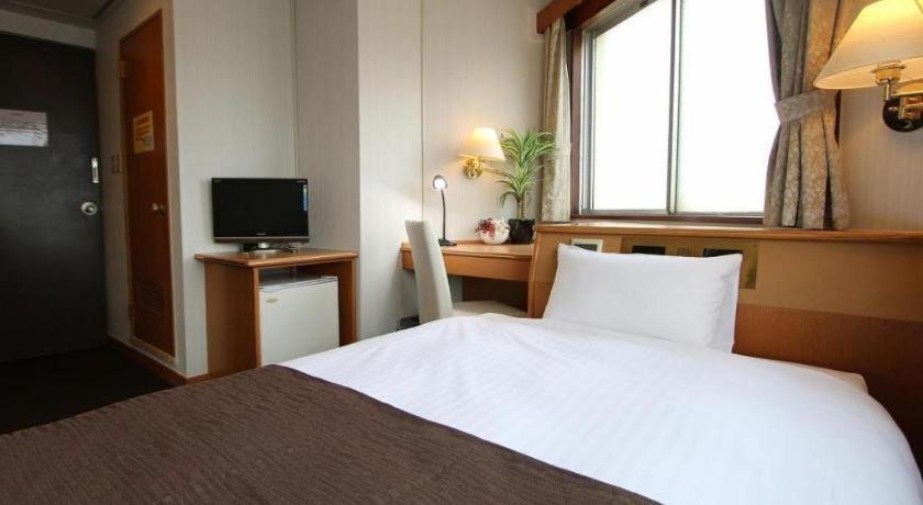 Hotel Livemax Budget Naha Tomarikou Екстер'єр фото
