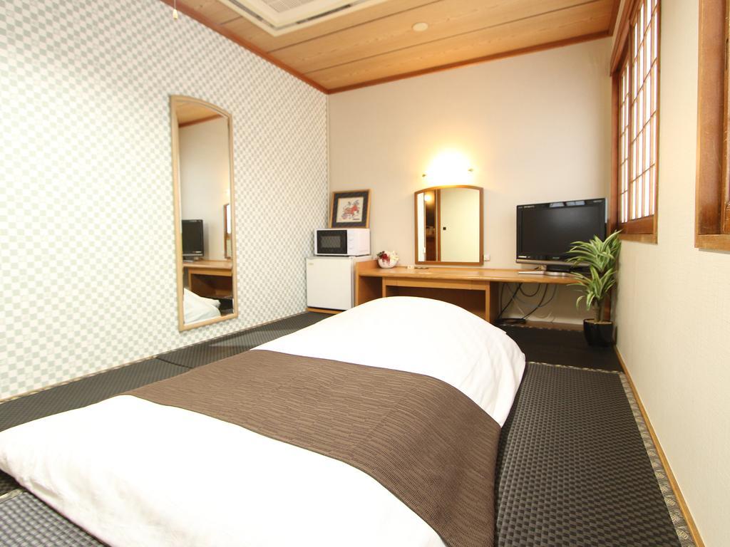 Hotel Livemax Budget Naha Tomarikou Екстер'єр фото