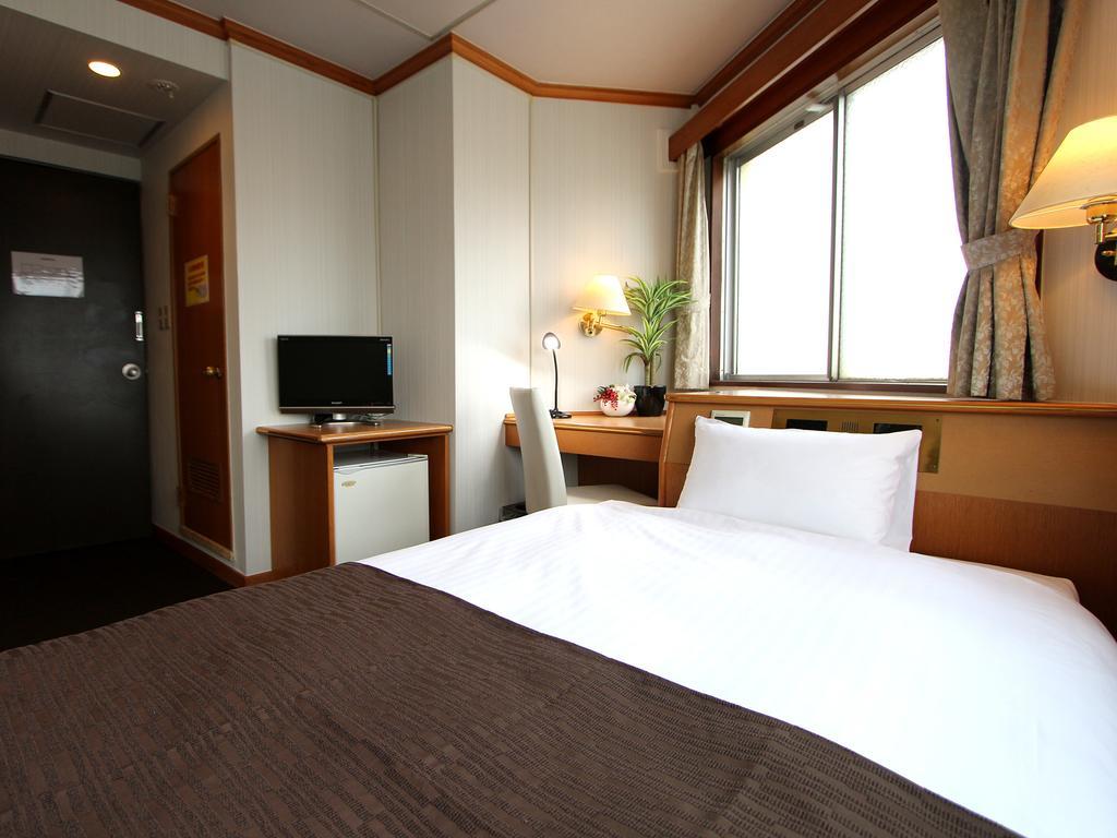Hotel Livemax Budget Naha Tomarikou Екстер'єр фото